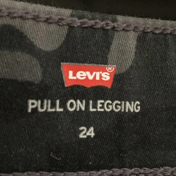Levi's Plus Size Camo Pull-On Legging - Picture 8 of 8
